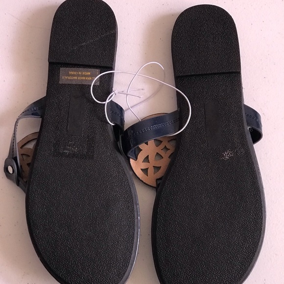 Dolce Vita Gotie Laser Cut Studded Thong Sandal size 9.5 New without a box Navy - Picture 2 of 2